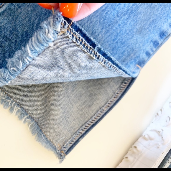 Vintage Guess Stonewashed Mom Jeans - Picture 12 of 13